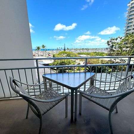 Ilikai Apt 302 - Spacious Studio With Stunning Ocean & Harbor Views Honolulu Bagian luar foto